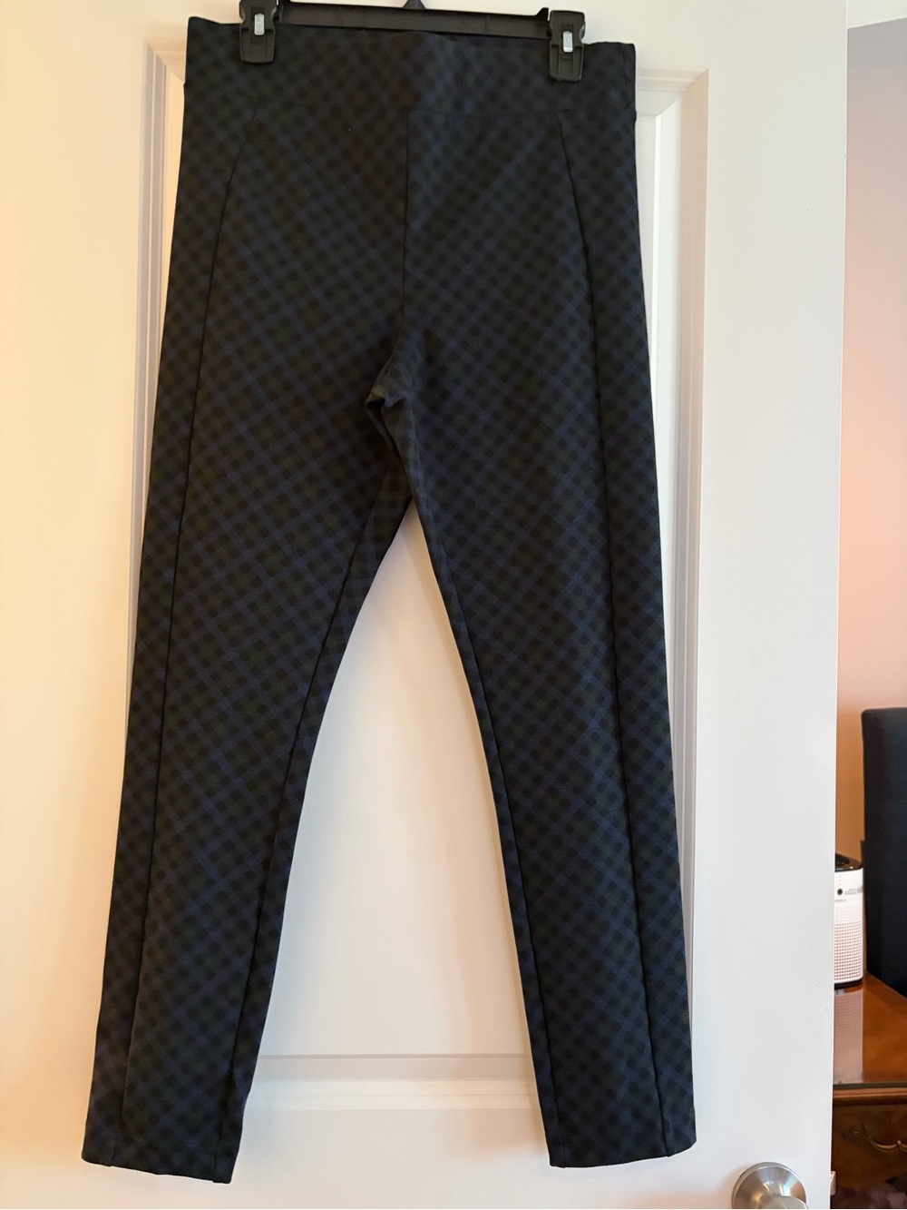 Ann Taylor factory Black/blue/green Plaid pull on leggings